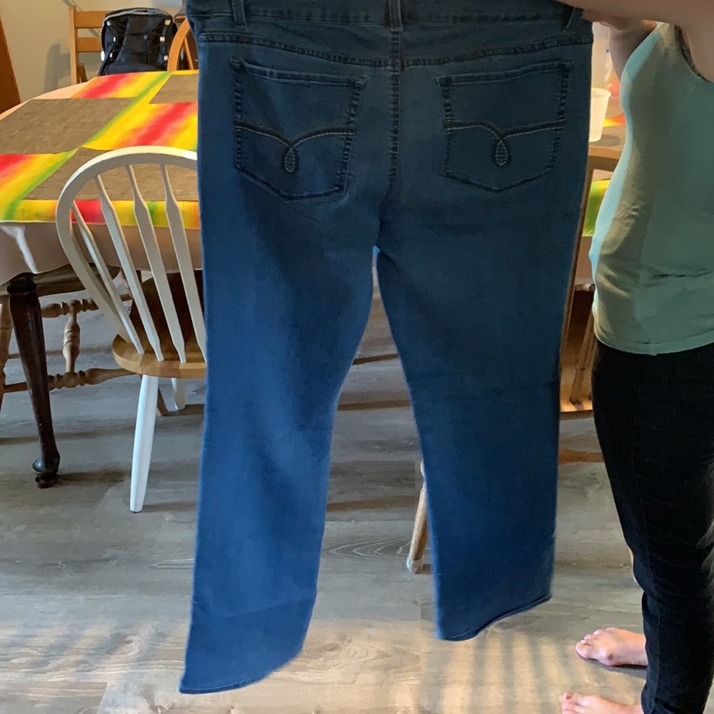 Jeans - Picture 2 of 3